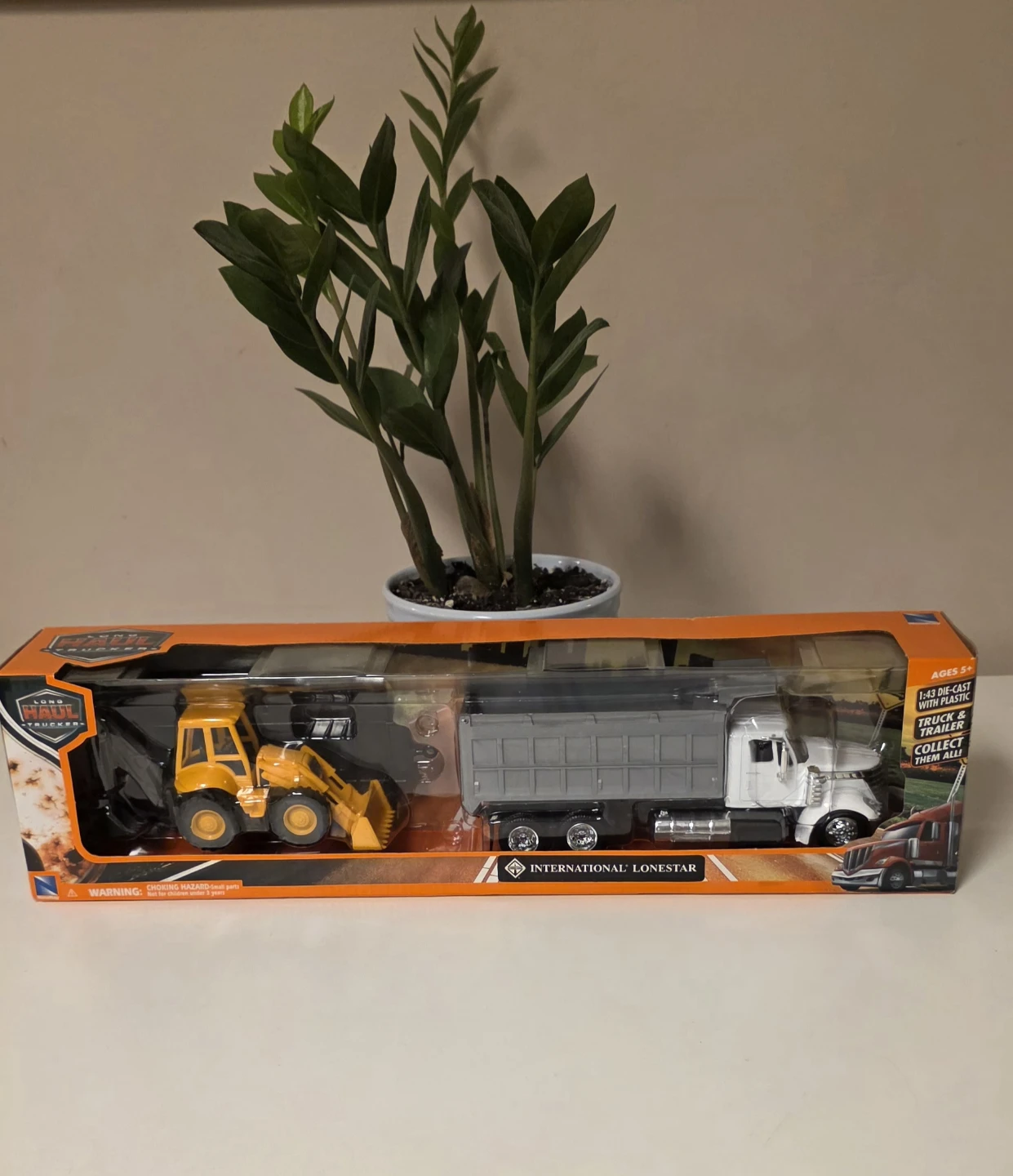 International Lonestar Dump Truck & Loader Toy