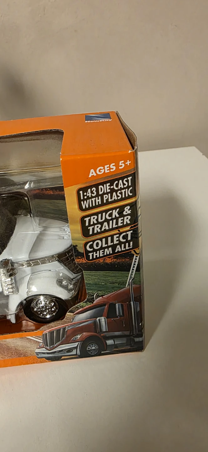 International Lonestar Dump Truck & Loader Toy - photo 2