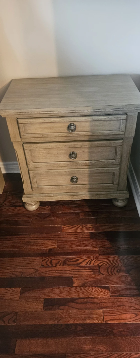 Bedroom Set - Dresser, Mirror, Bed Frame, Nightstand - photo 4