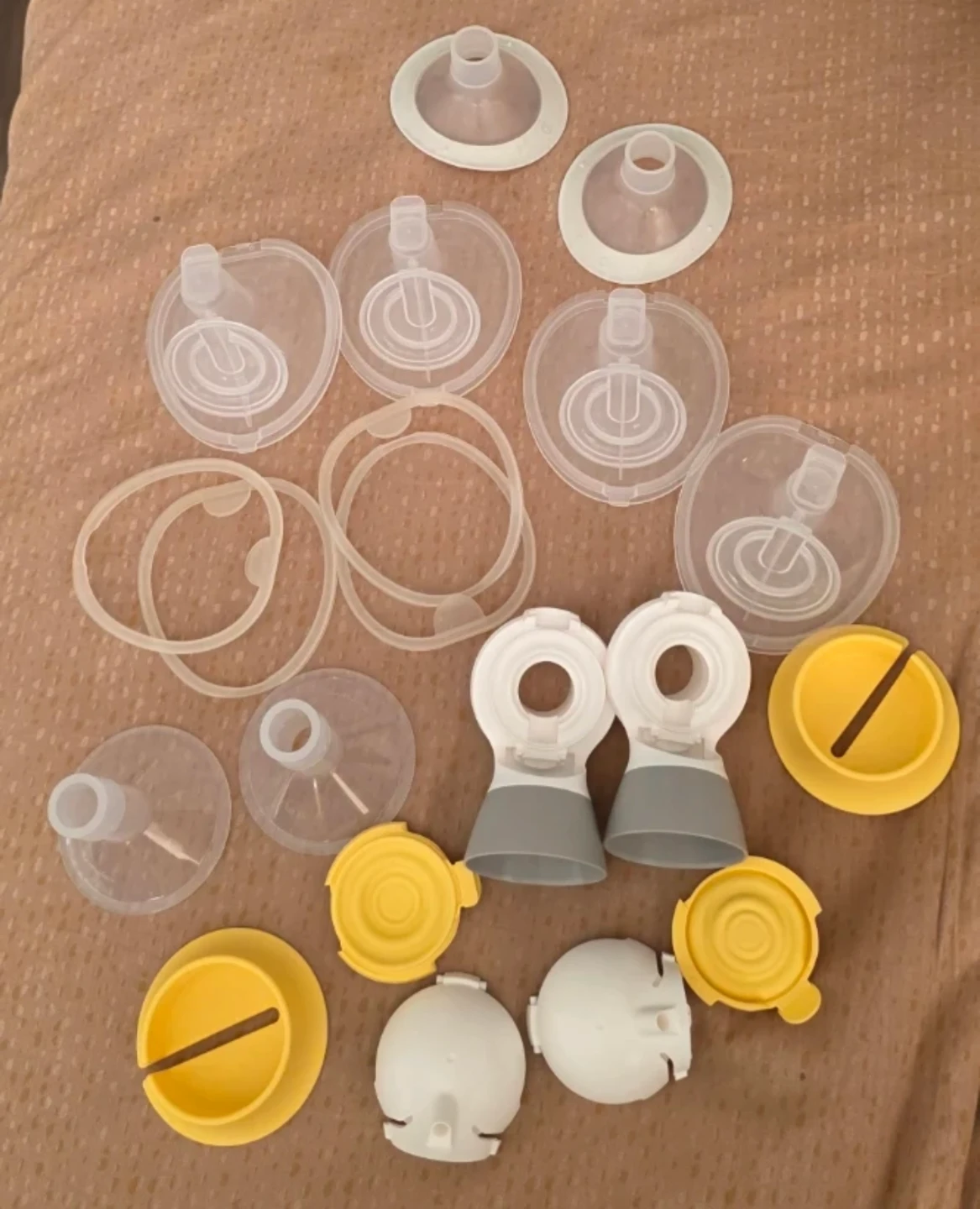 Medela MaxFlow Pump Setup + BRAND NEW Wearable Kit & Extras - photo 4