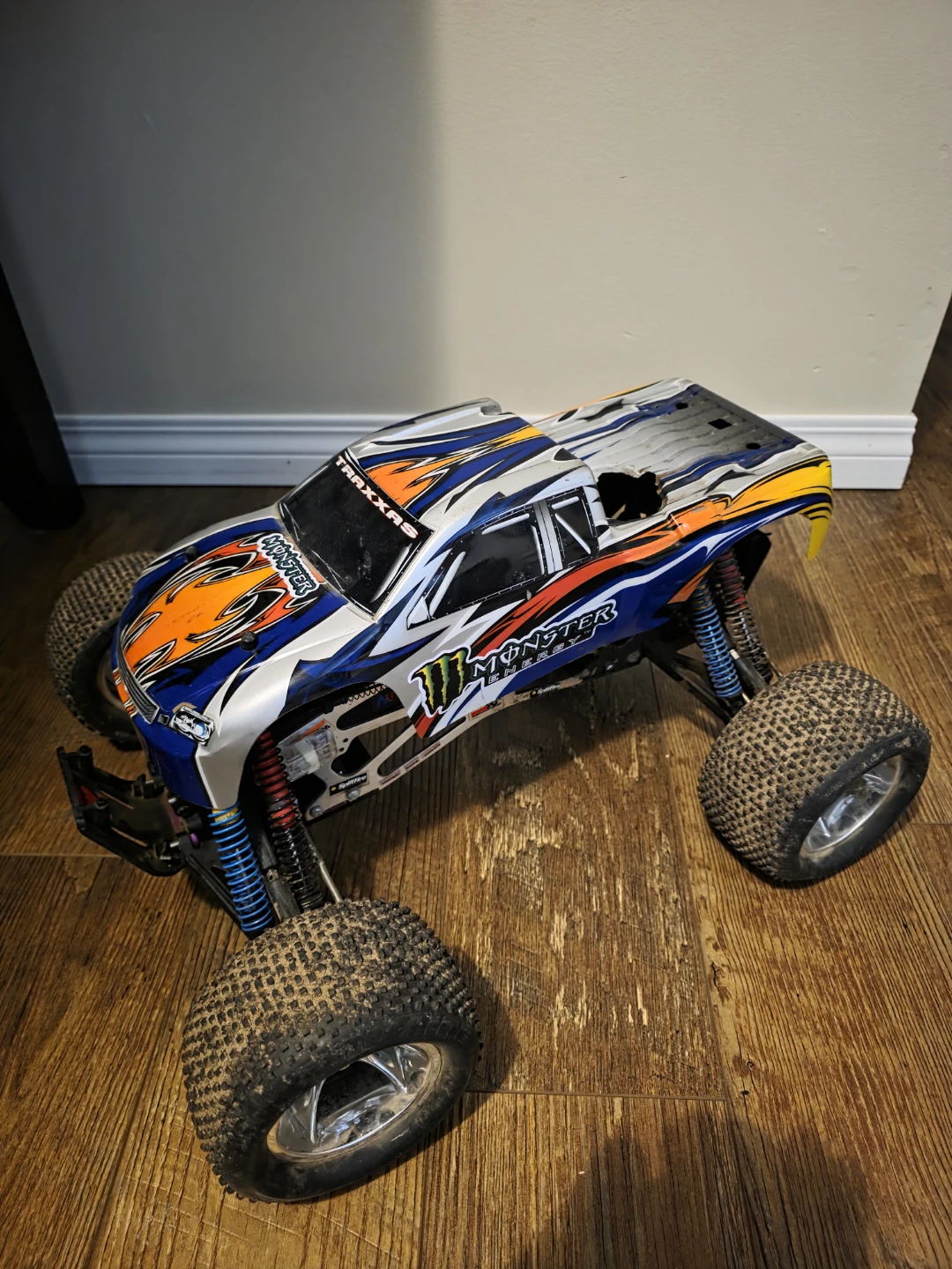 RC nitro 1/8 scaleTruck