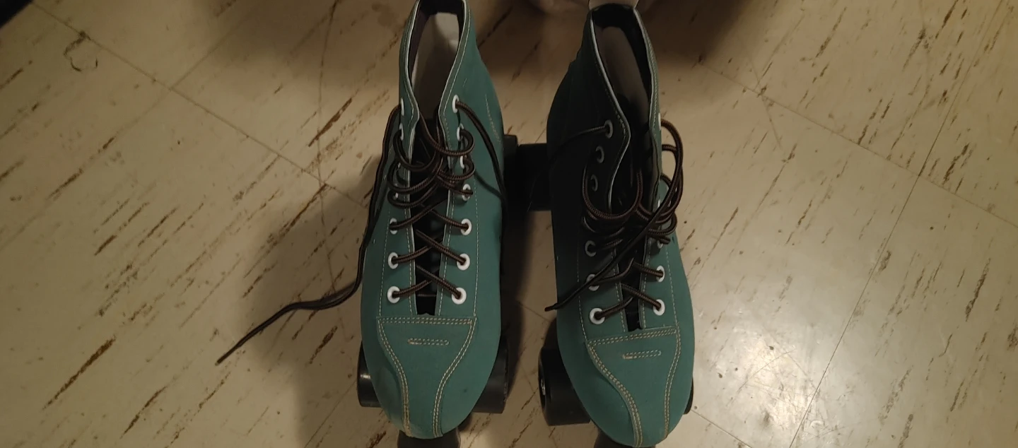 Vintage teal suede roller skates - photo 3