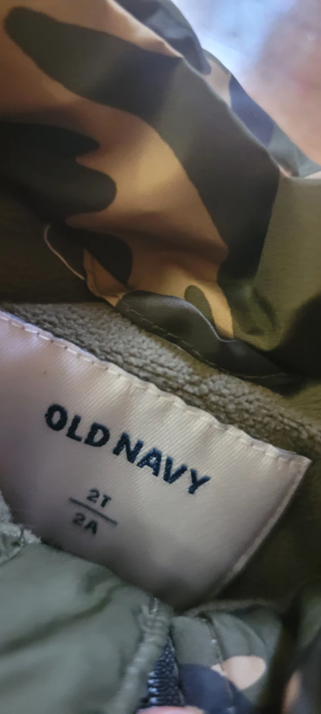 Old Navy Camo Puffer Vest 2T - photo 4