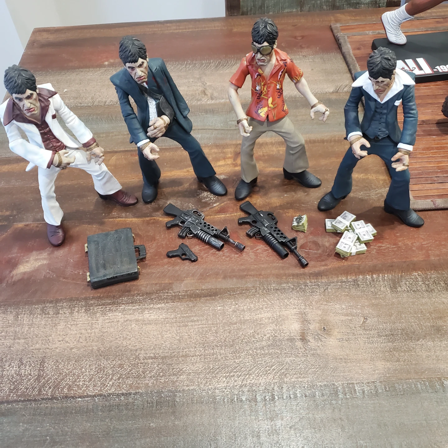 Scarface Tony Montana Action Figure Set - photo 2