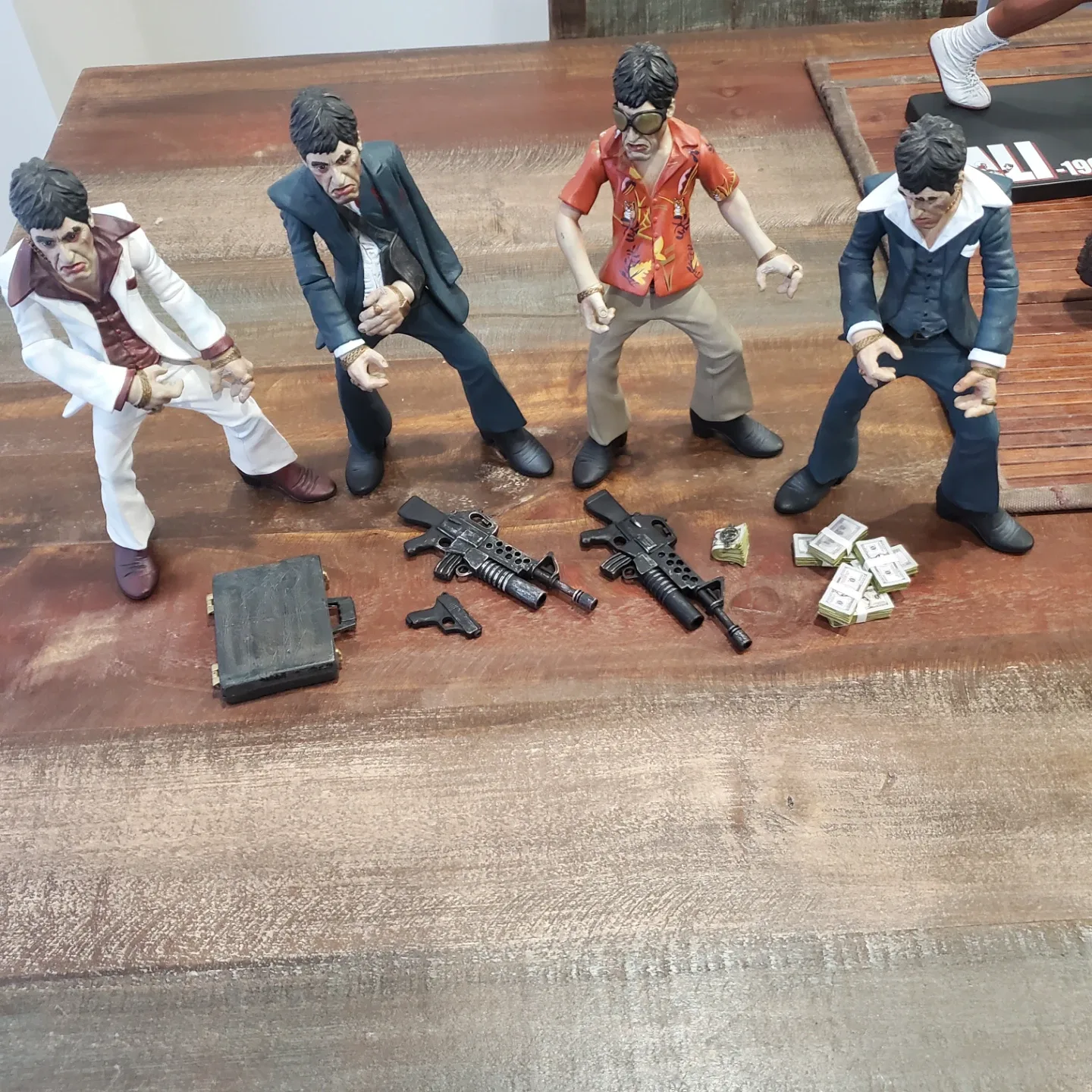 Scarface Tony Montana Action Figure Set - photo 2