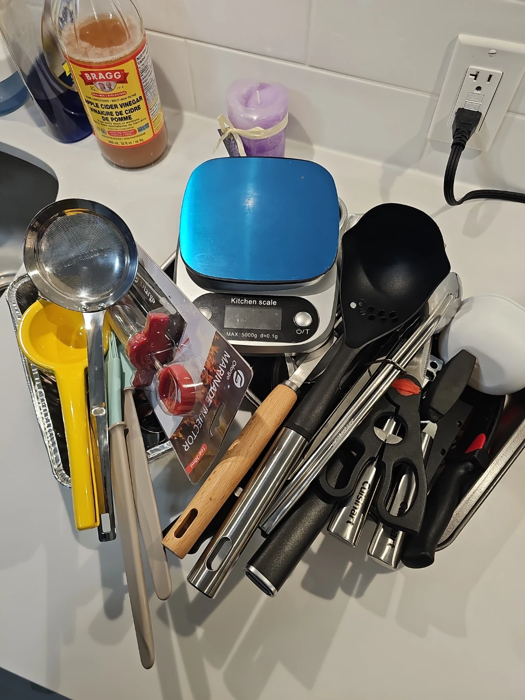 Pickup ASAP - Assorted kitchen tools & utensils