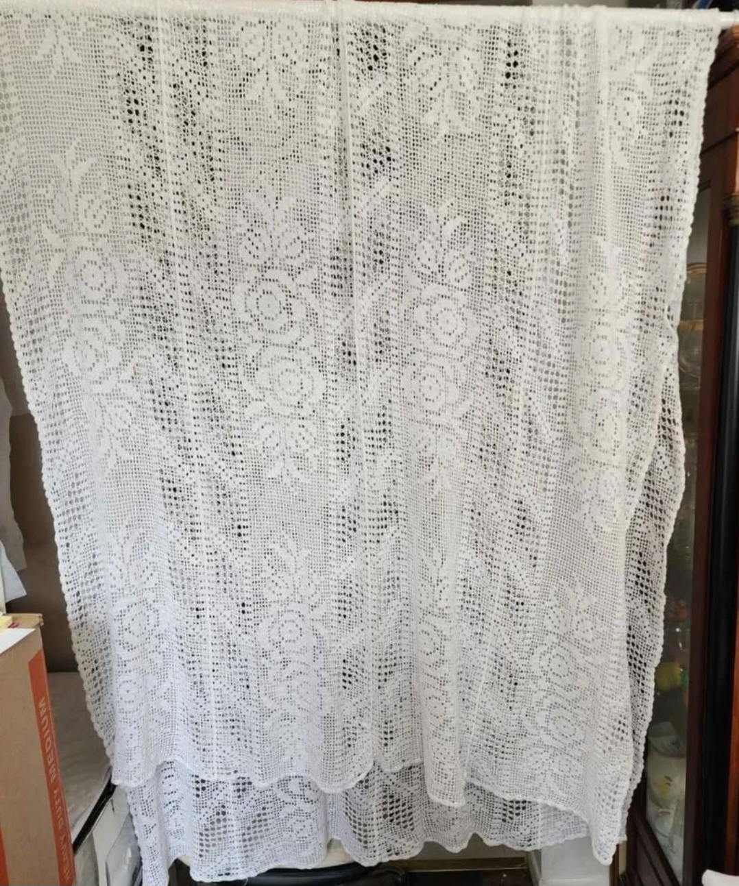 HAND CROCHETED BEDSPREAD OR TABLECLOTH - photo 3