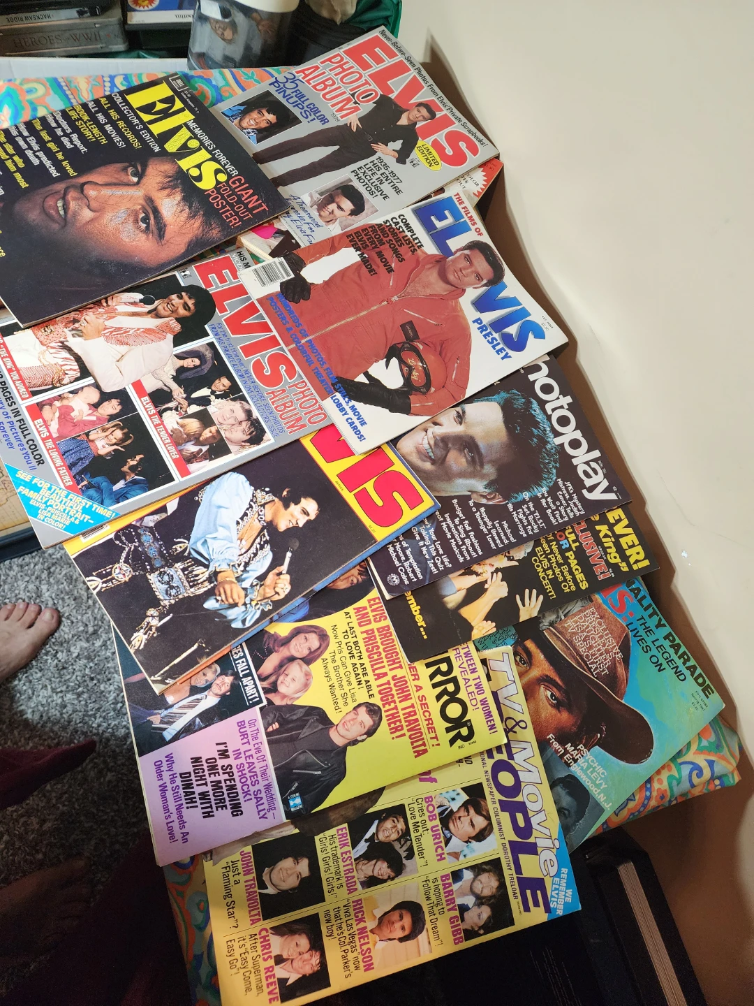 Bundle of Elvis Presley Magazines and Calendars - photo 5