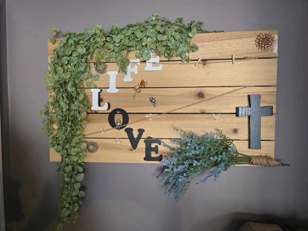 Wooden Pallet Sign with "LOVE LIFE" and Floral/Cross Accents