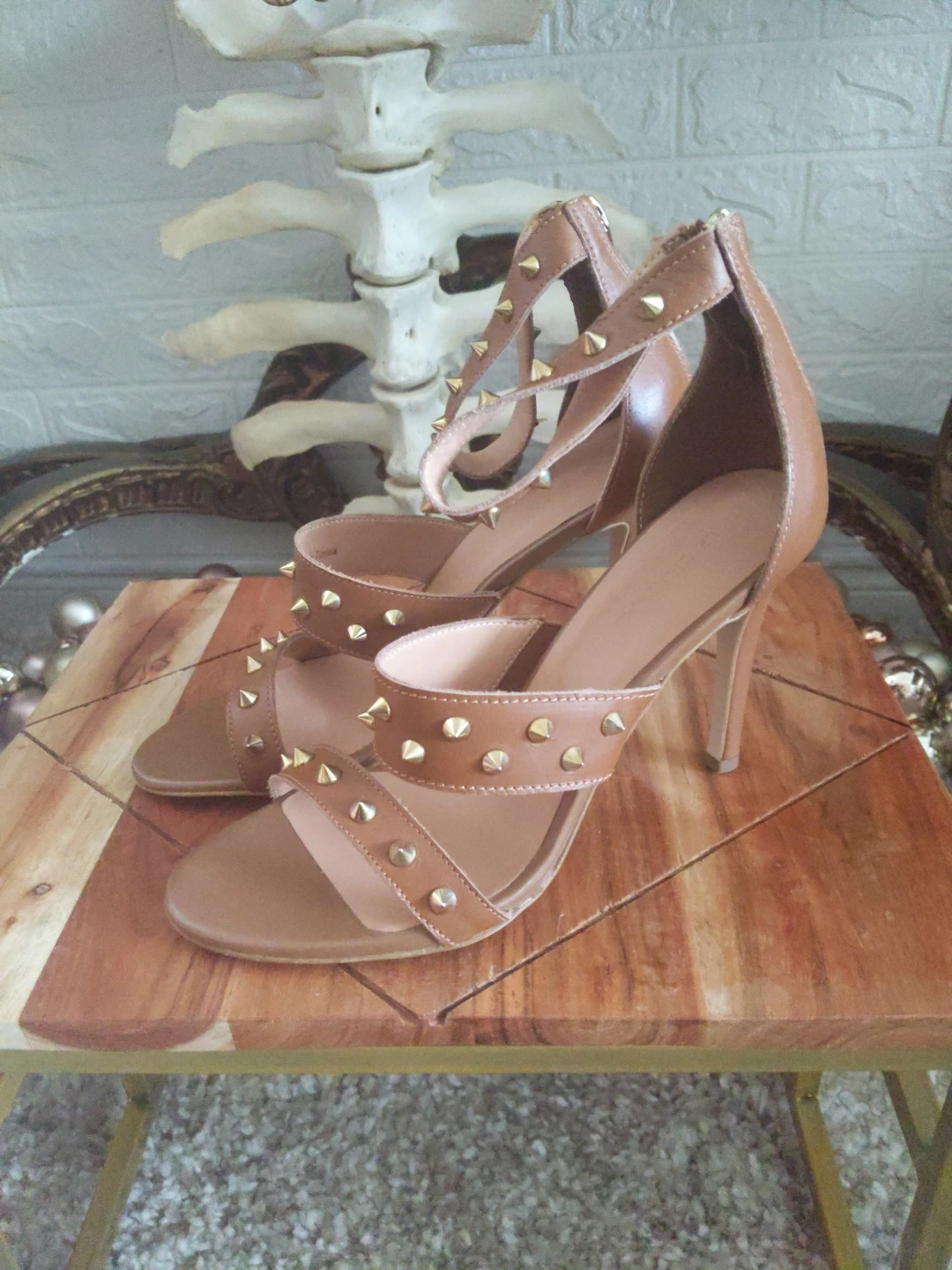 Le Château Tan Studded Heels Size 9 - photo 2