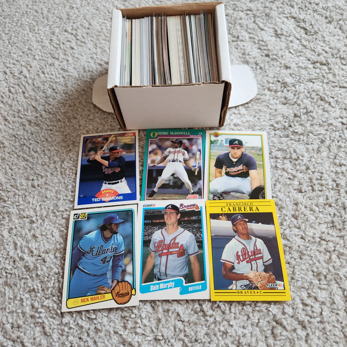 Atlanta Braves, 100 Baseball Cards Team lot - photo 4