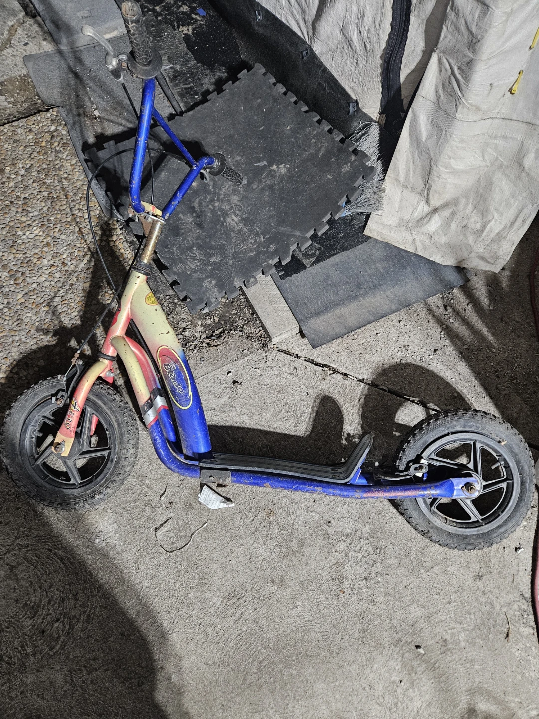 Razor Blade Scooter