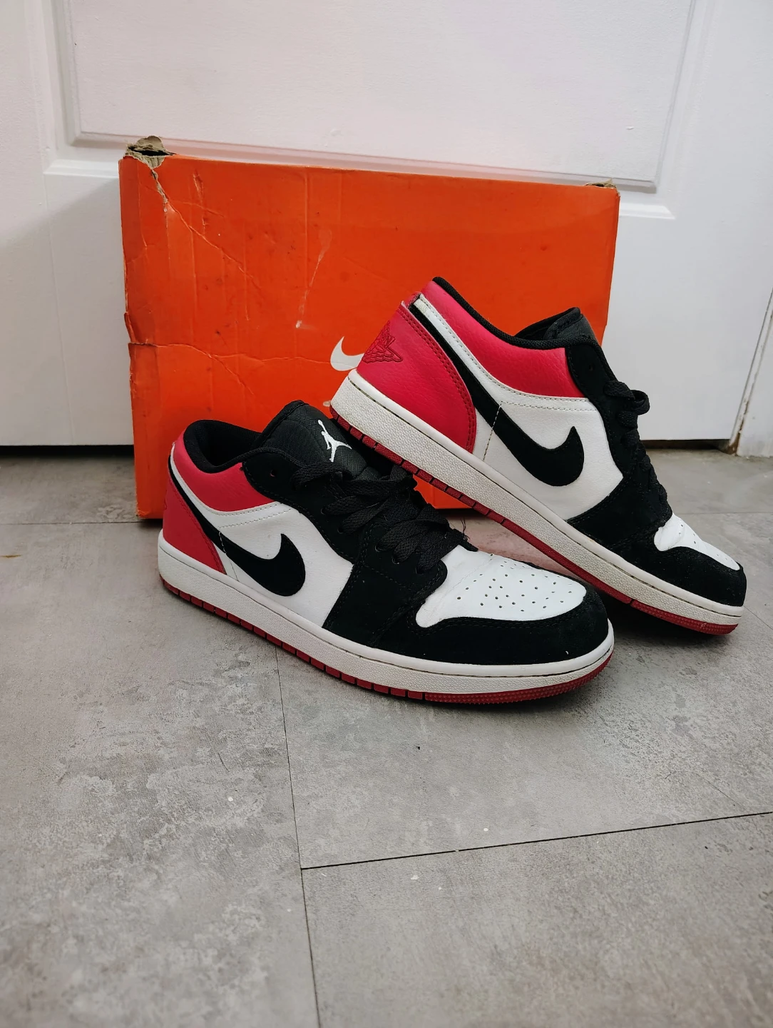 Nike Air Jordan 1 Low SE 'Light Crimson' Sneakers