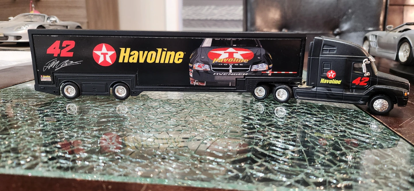 Havoline Dodge Avenger 42 Race Hauler Toy Truck - photo 2