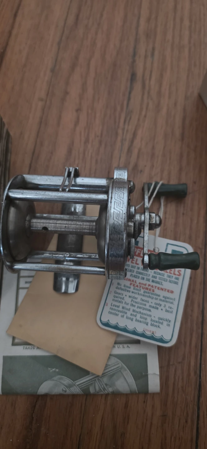 Pflueger Level Wind Fishing Reel - photo 5