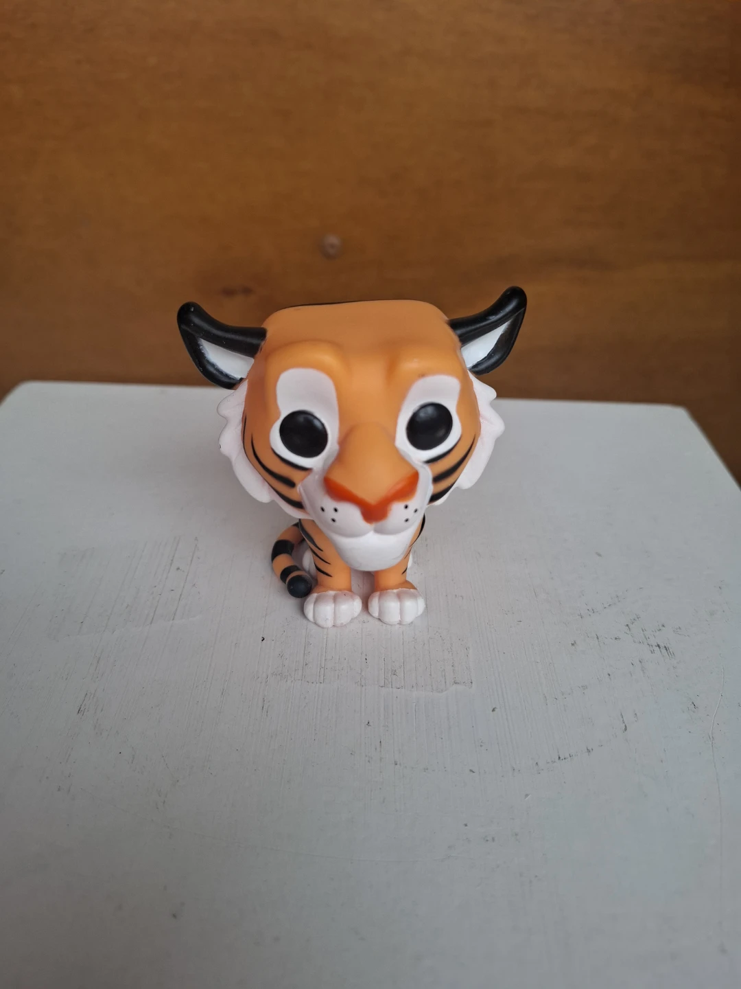 Figurine de tigre aux rayures noires et oranges - photo 5