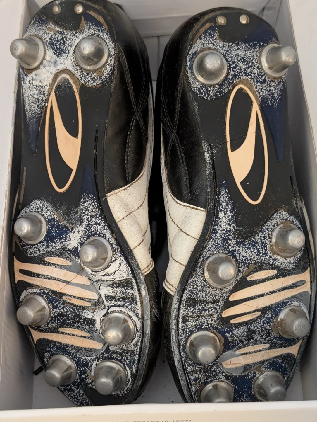 Size 6.5 Puma Metal Rugby Cleats with Option to Convert - photo 4