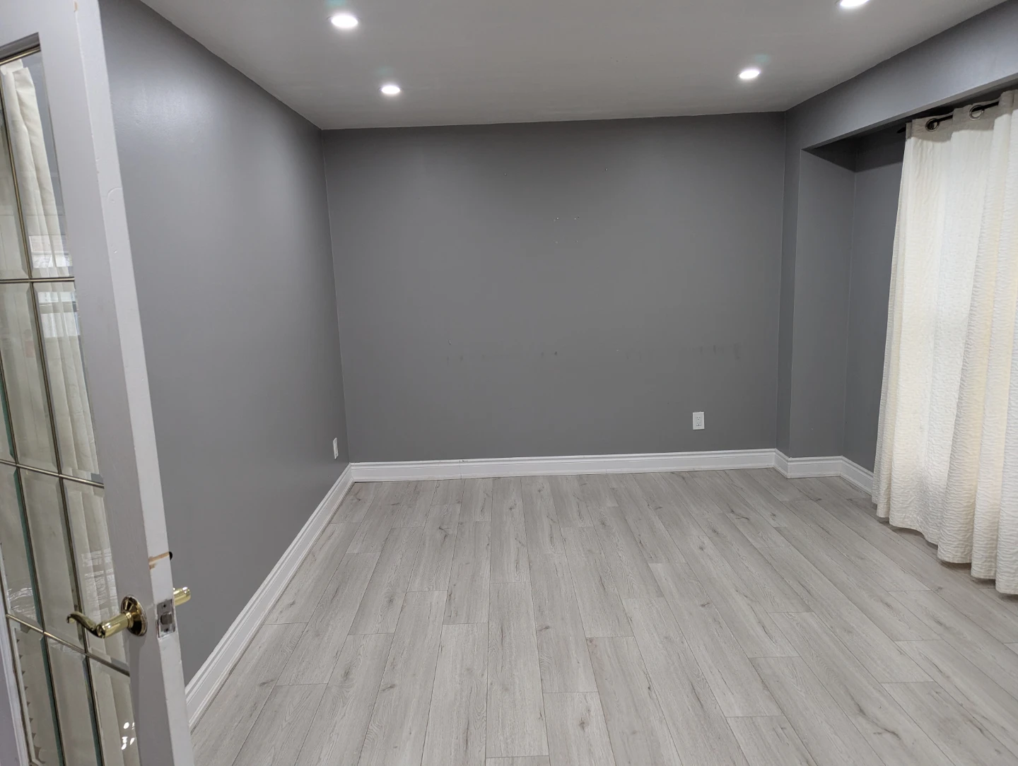 4BR House/Room - near Bramalea GO | 5-Car Parking | Short term - photo 5