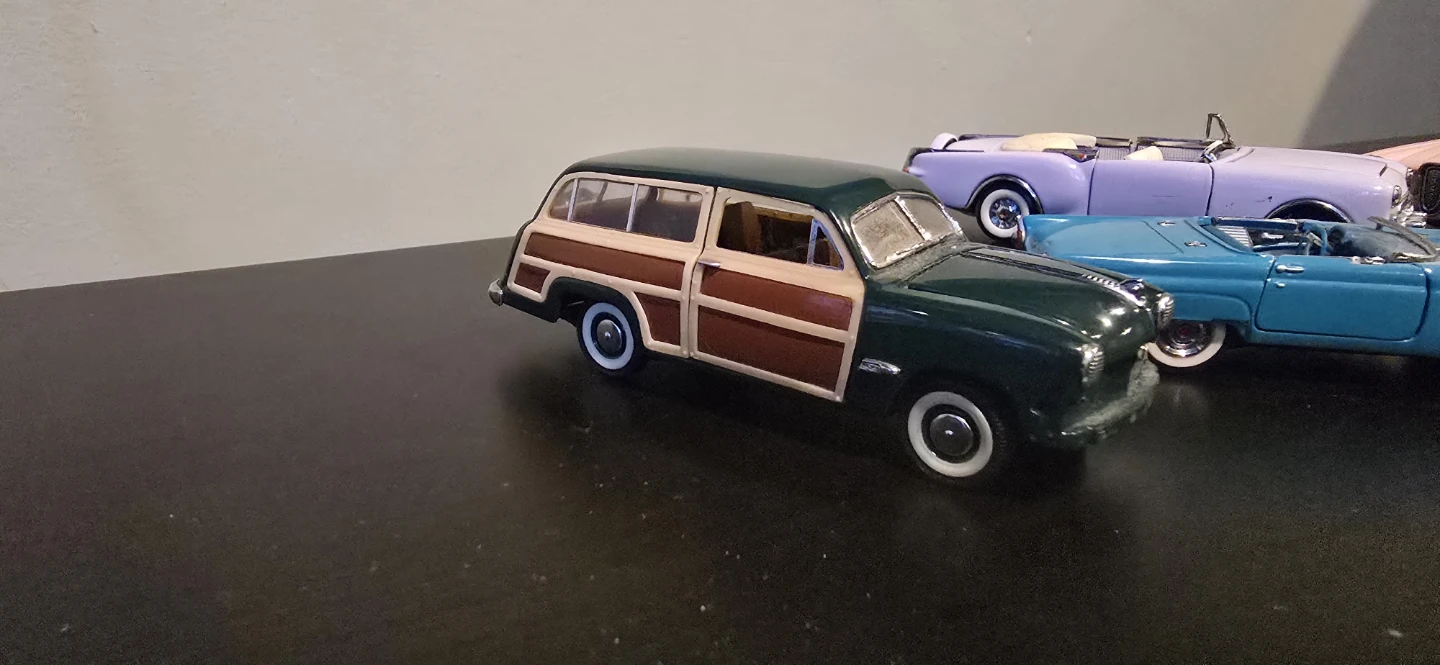 Model Cars Set - Vintage Convertibles and Woody Wagon - photo 3