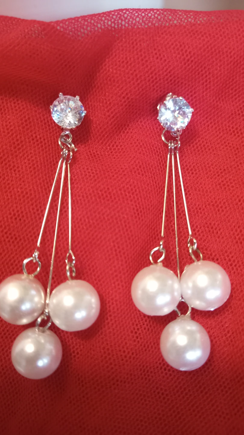 Pearl Dangle Earrings with Clear rhinestones