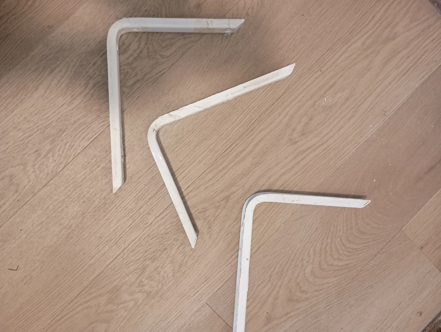 White Metal Shelf Brackets - Set of 4