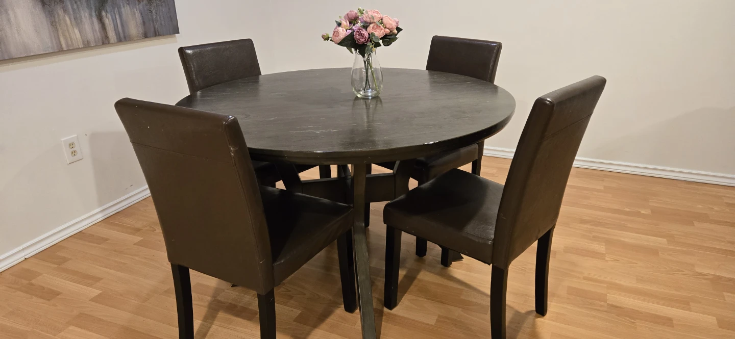 Round Dining Table Set with 4 Chairs