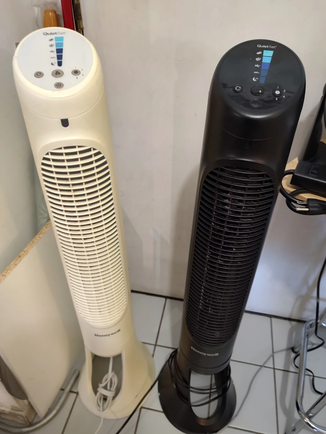 For sale Honeywell and Sunbeam tower and table fans - photo 2