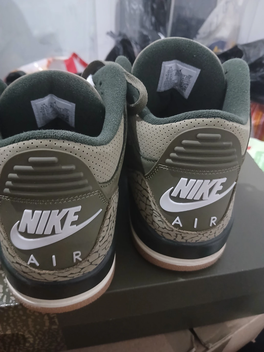 Air Jordan 3 Retro "Medium Olive" Sneakers Men's Size 10.5 - photo 4