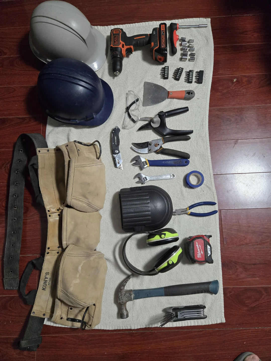 Black & Decker 20V Drill with Tool Belt and Accessories