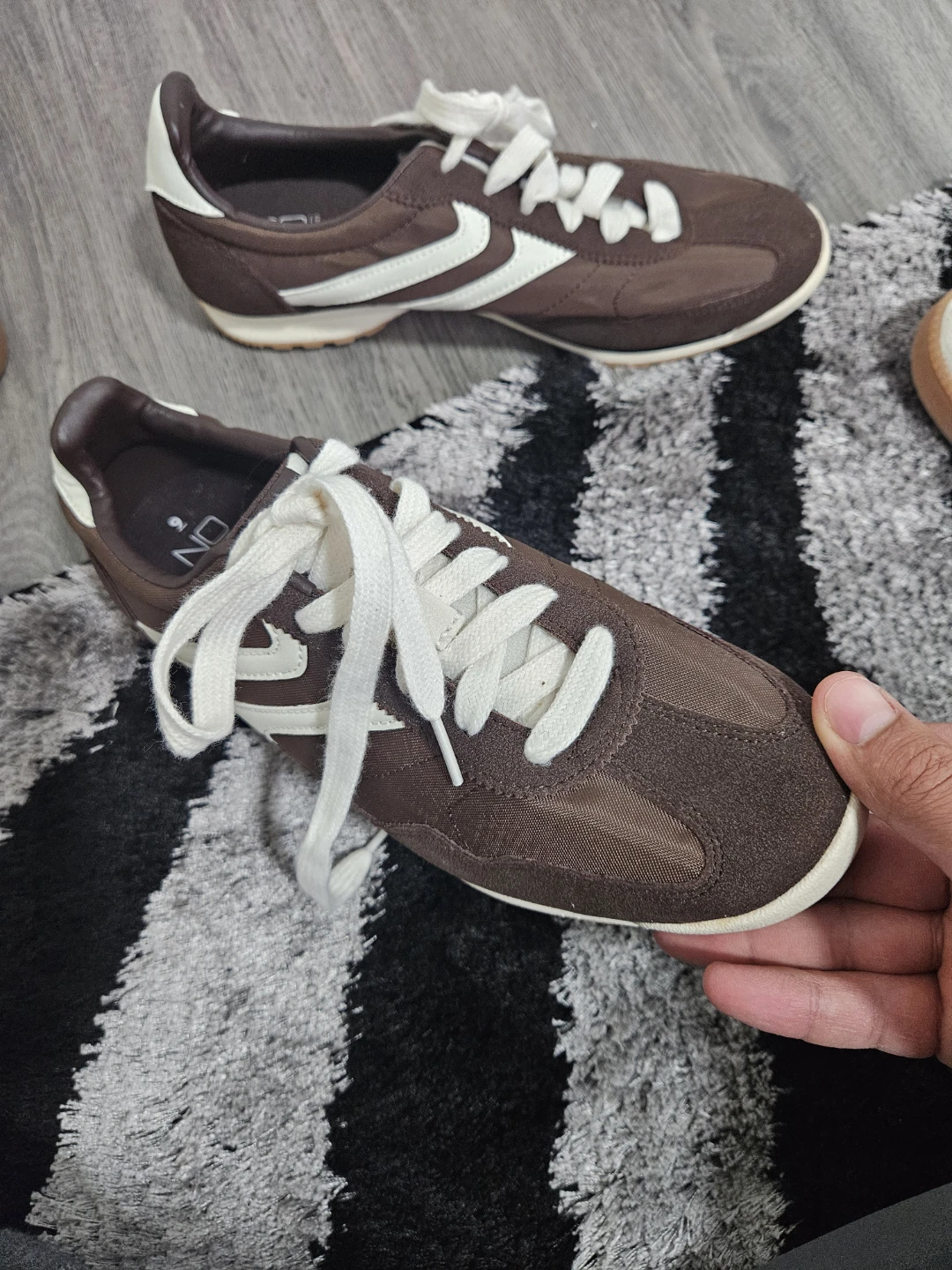 NO BOUNDARIES Brown White Stripe Running Shoes Size 9