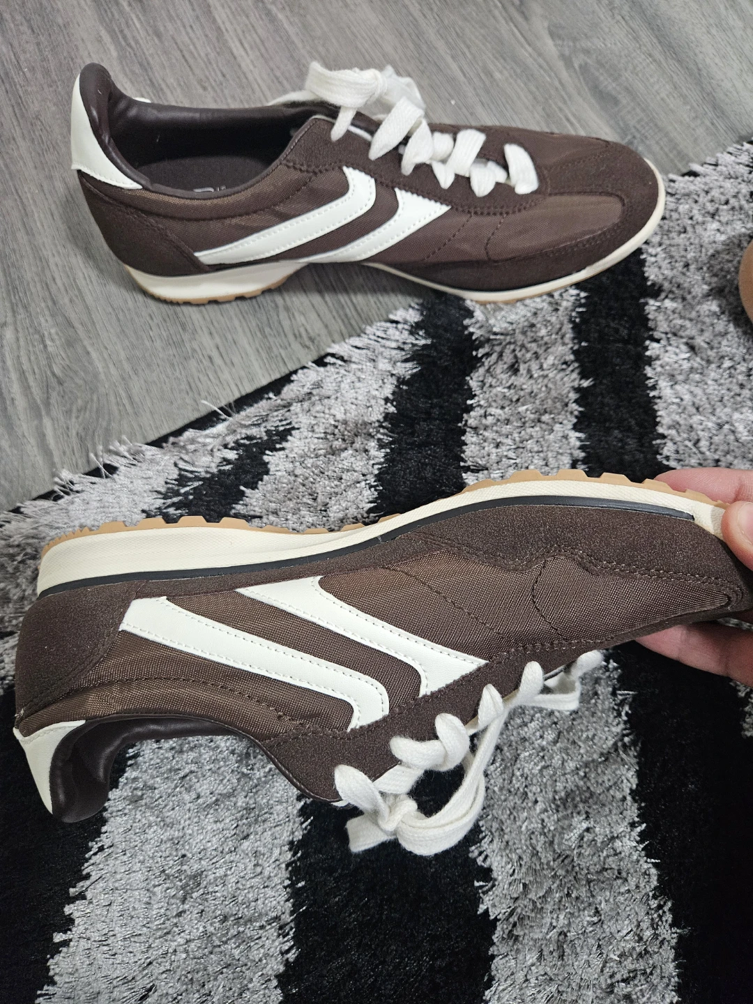 NO BOUNDARIES Brown White Stripe Running Shoes Size 9 - photo 2