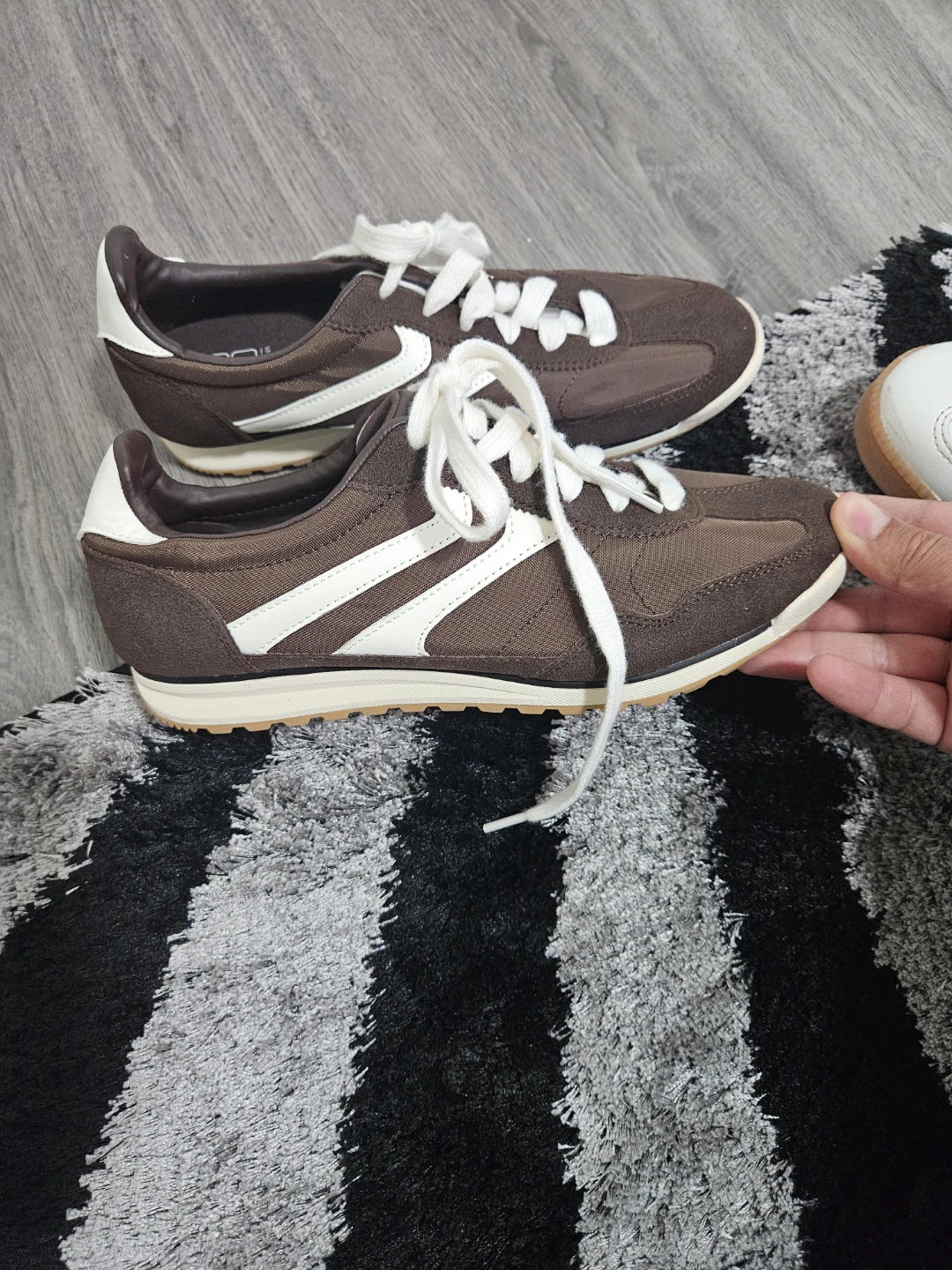 NO BOUNDARIES Brown White Stripe Running Shoes Size 9 - photo 3