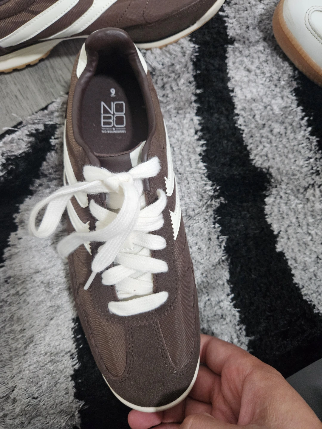 NO BOUNDARIES Brown White Stripe Running Shoes Size 9 - photo 5