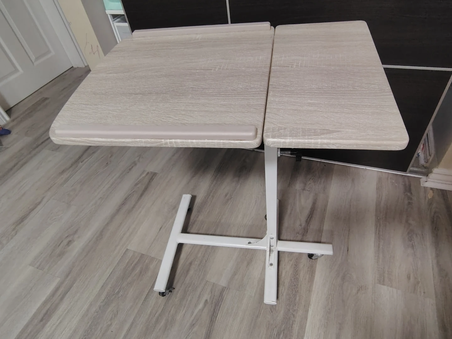 Portable  Rolling Desk/overbed table