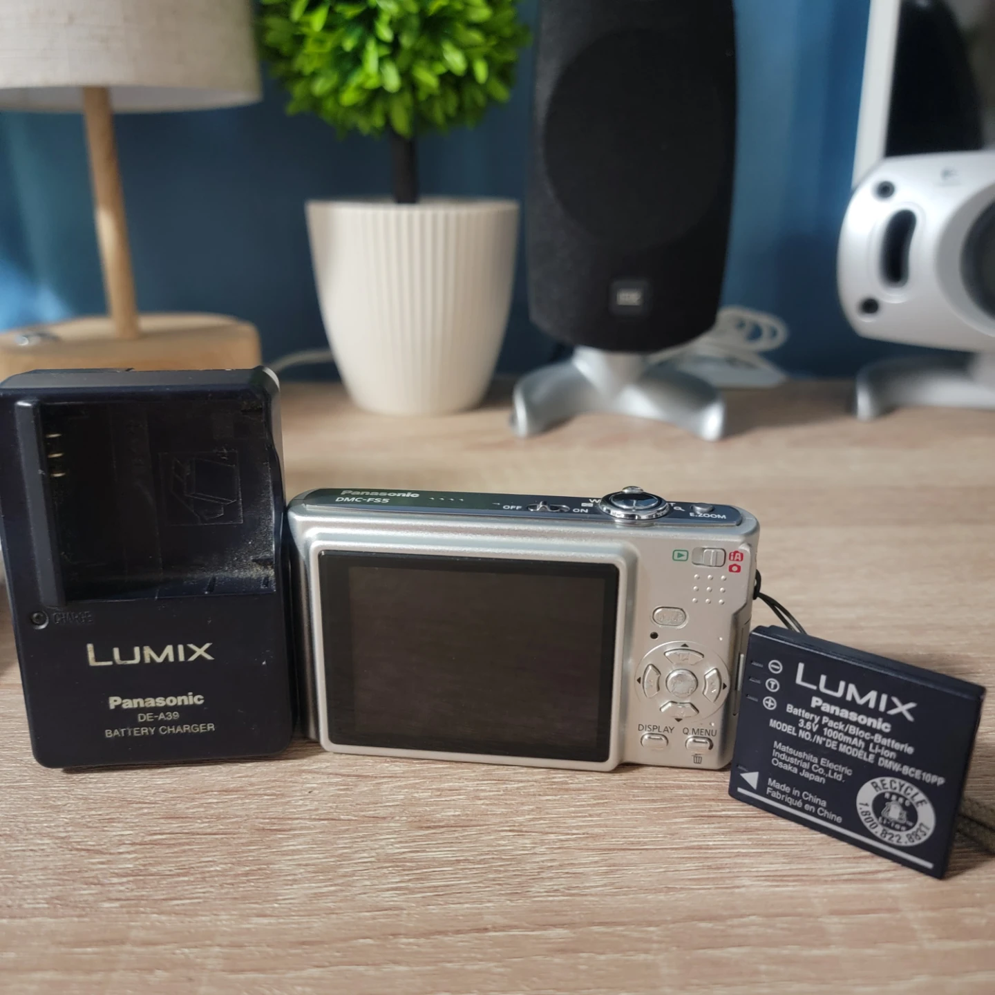 Panasonic Lumix DMC-FS5 Digital Camera with Battery Charger