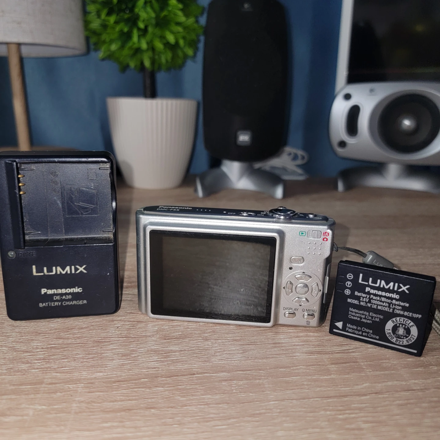 Panasonic Lumix DMC-FS5 Digital Camera with Battery Charger - photo 2