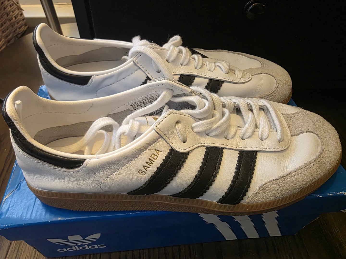 Adidas Samba Sneakers Size 4.5 - LIKE NEW