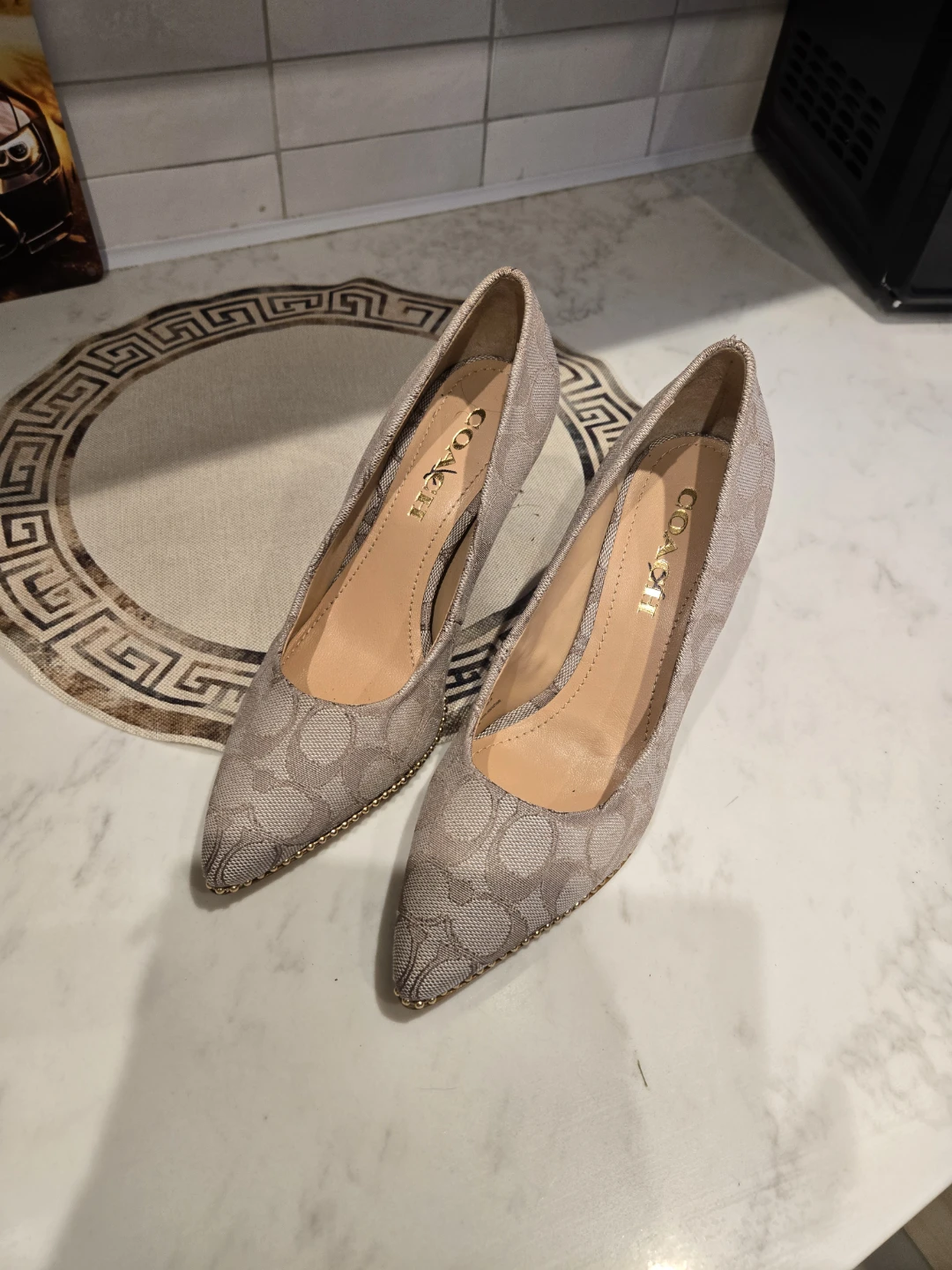Coach Signature Heels - Size 6 - photo 4