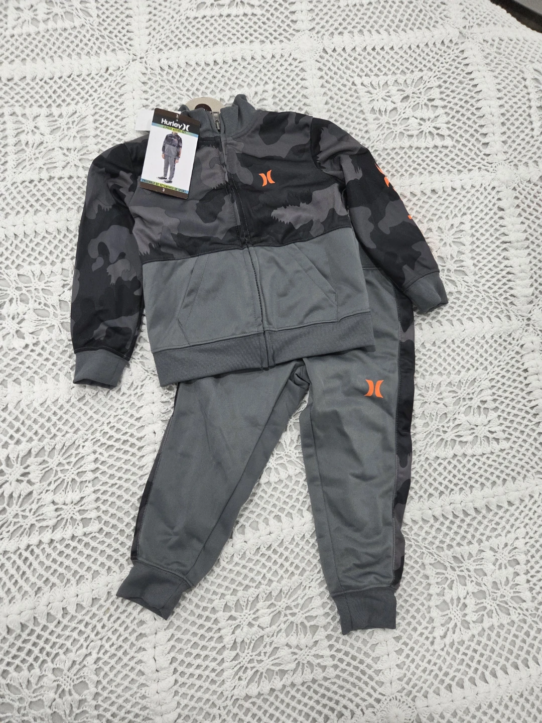 NEW..Hurley Boys Camo Tracksuit Set Size 3 - photo 2