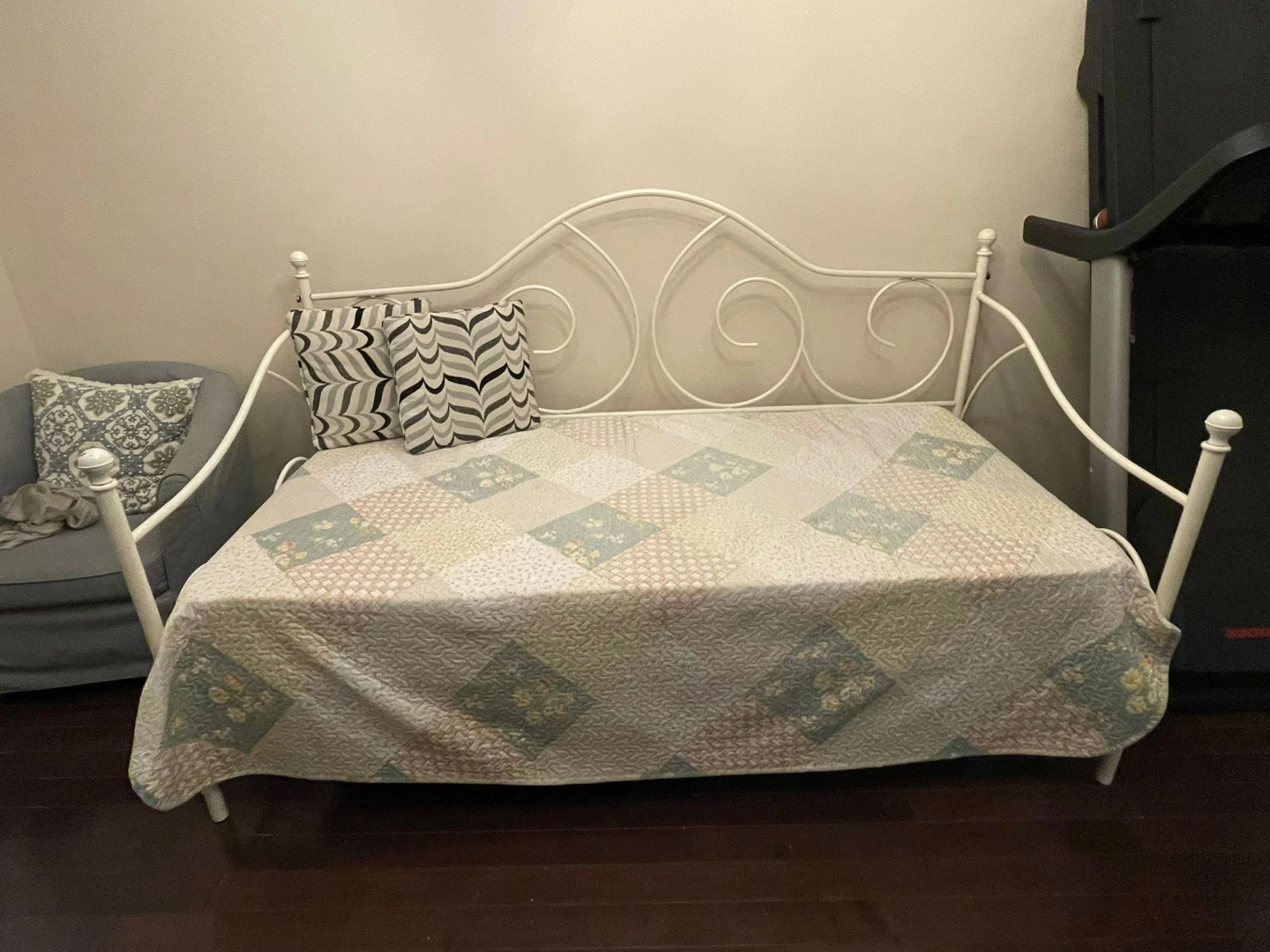 White Metal Daybed (frame only) - photo 2