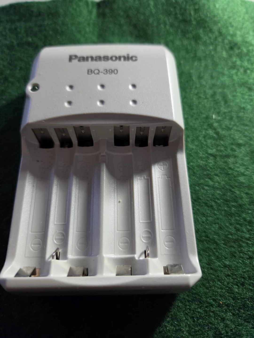 Panasonic BQ-390 Battery Charger