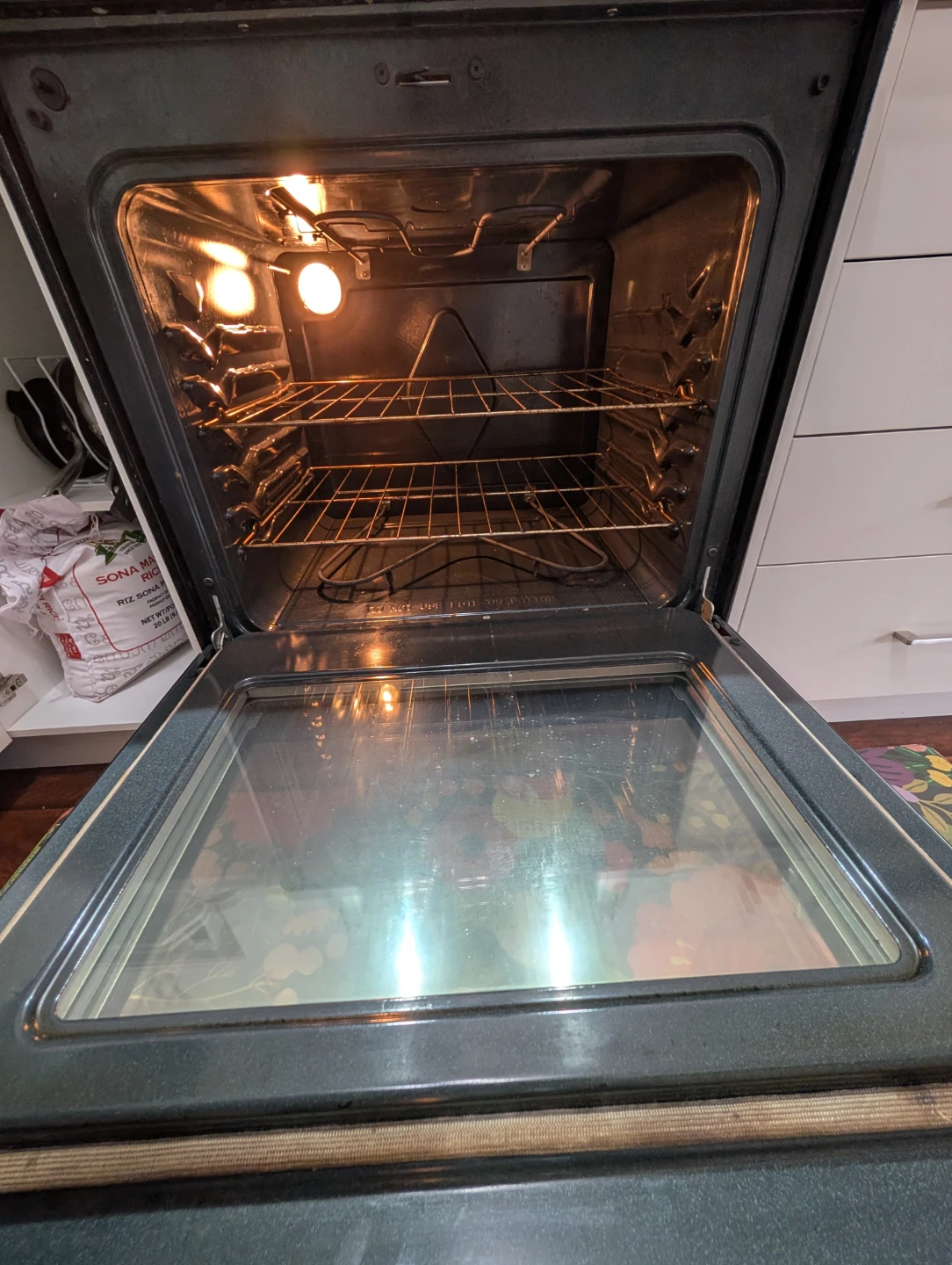 Frigidaire Electric Range Oven with 4 Burner Stovetop - photo 2