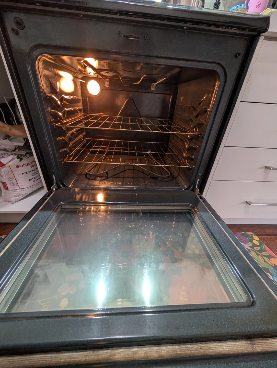Frigidaire Electric Range Oven with 4 Burner Stovetop - photo 3
