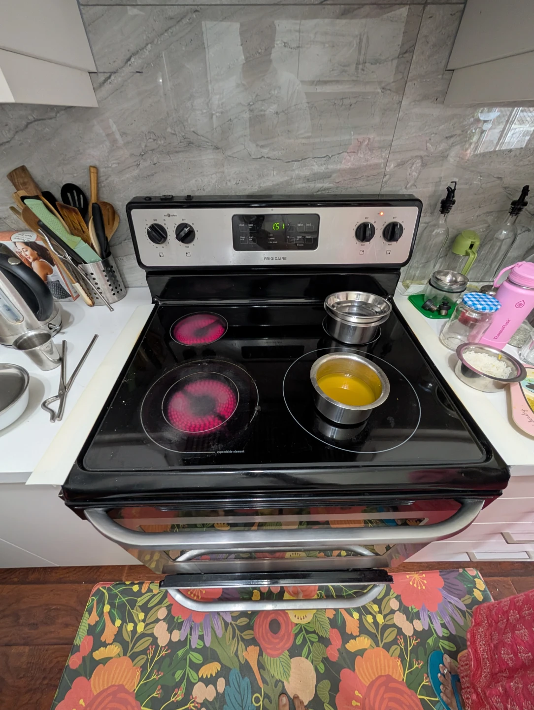 Frigidaire Electric Range Oven with 4 Burner Stovetop - photo 4
