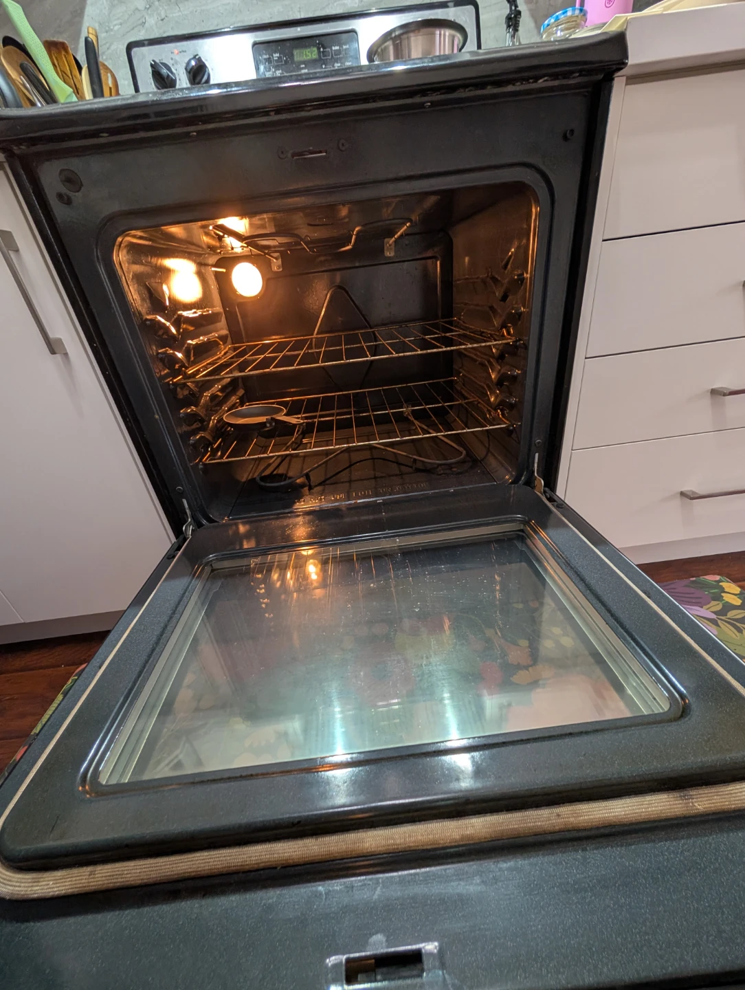 Frigidaire Electric Range Oven with 4 Burner Stovetop - photo 5