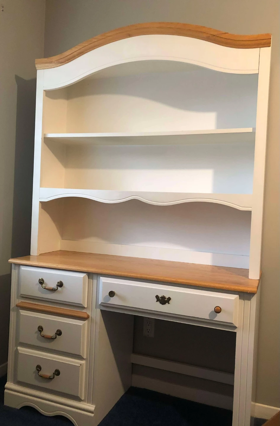White table with detachable shelves