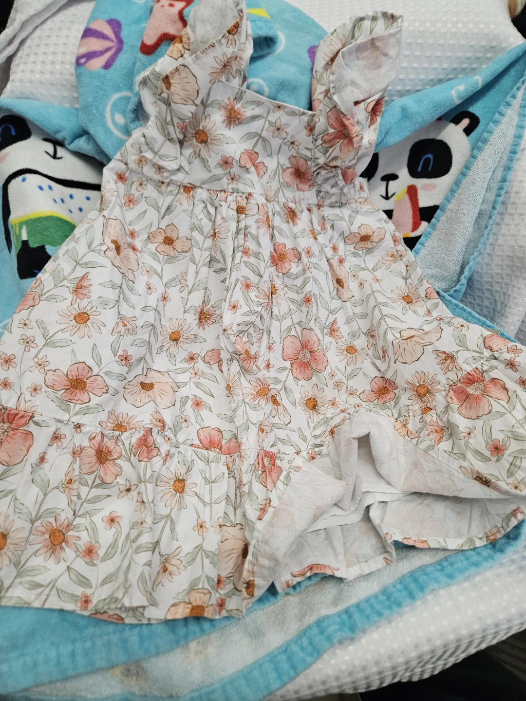 Floral Romper - Size 4 and panda towel - photo 4