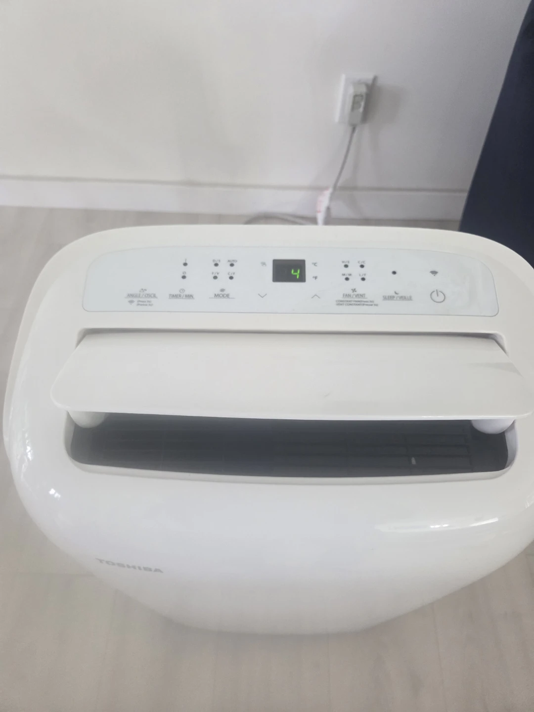 Toshiba RAC-PD1213CWRC Portable Air Conditioner - photo 2
