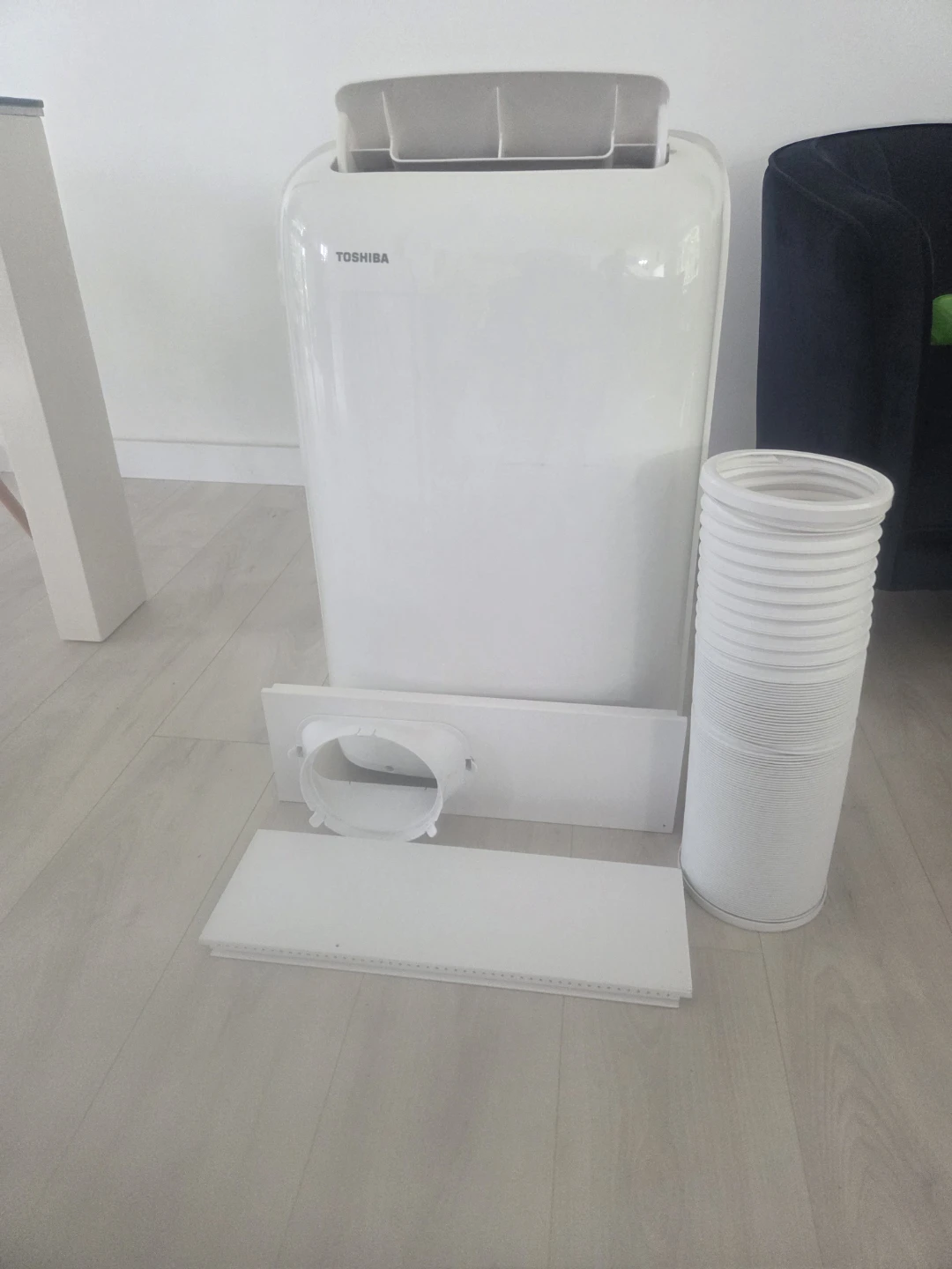 Toshiba RAC-PD1213CWRC Portable Air Conditioner - photo 4