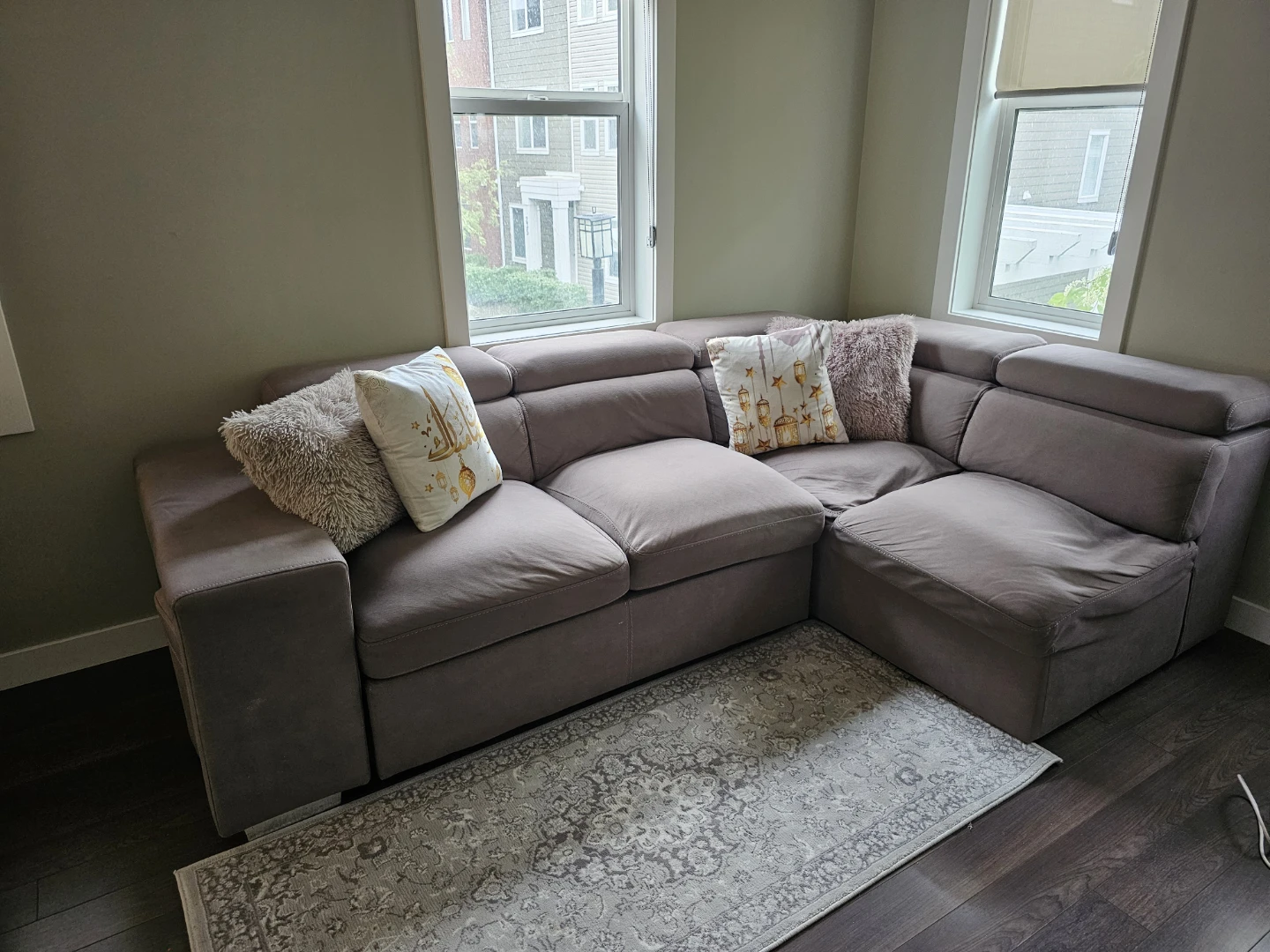 Modular Sectional Sofa with Ottoman